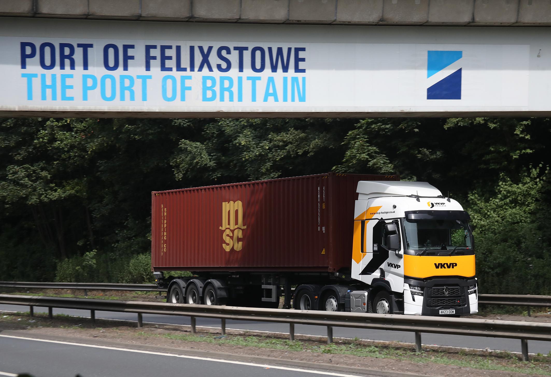 VKVP Haulage Ltd chooses Renault Truck Commercials Felixstowe for Turbo Compound fleet upgrade